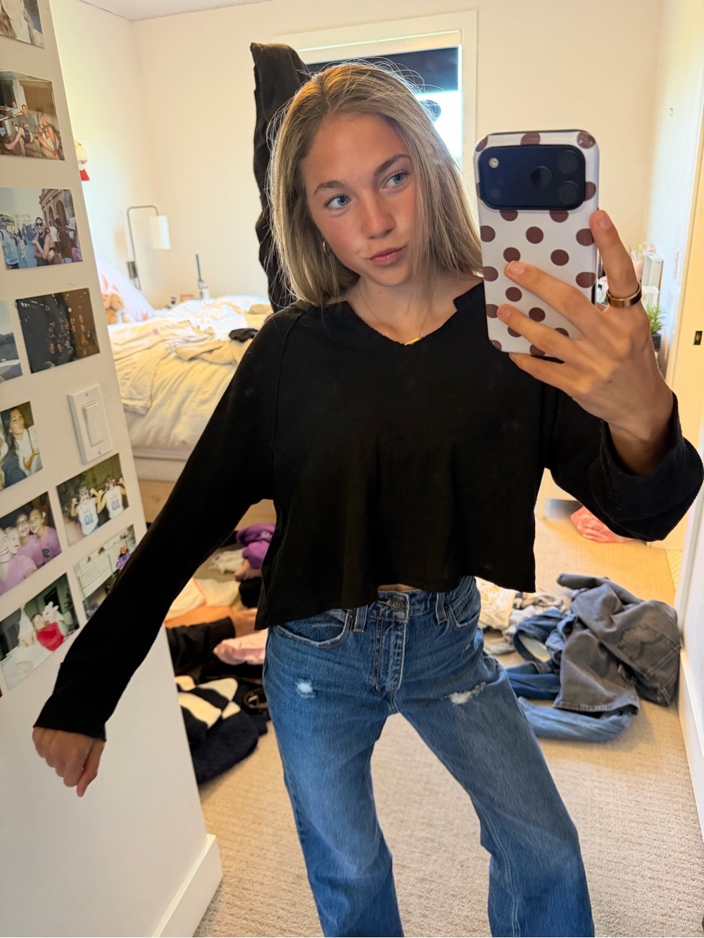 Women's Black Cropped V-Neck Long Sleeve Top